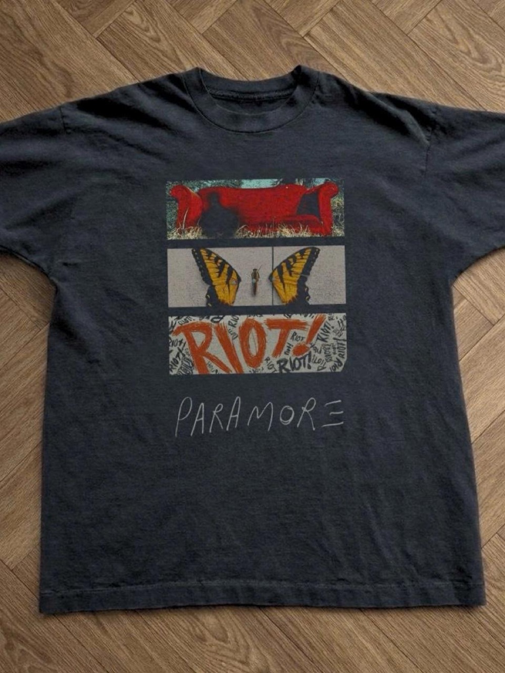 Gildan Black Paramore "Riot!" Graphic Tee with Red & Yellow Artwork